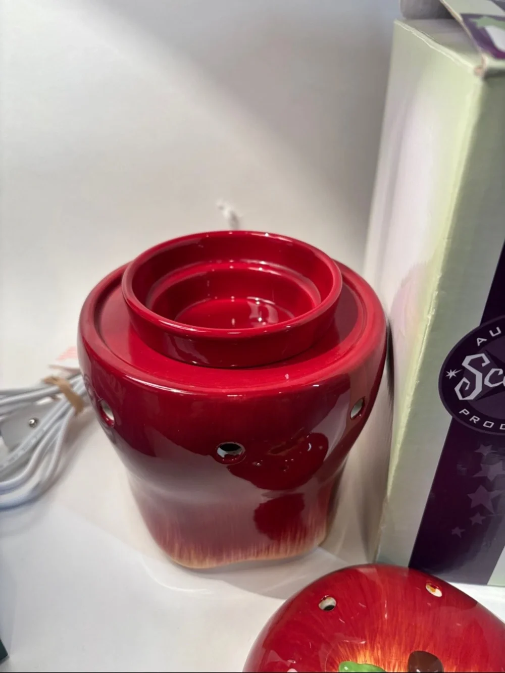 Scentsy Apple Ceramic Warmer - Red with Green Leaves - Picture 2 of 6